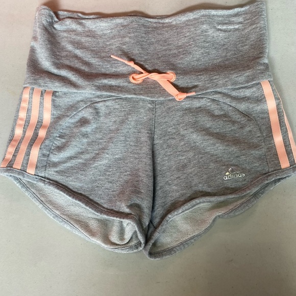 3/$25 ♻️ GUC very short Adidas 9-10Y/US S Shorts. - Picture 1 of 4